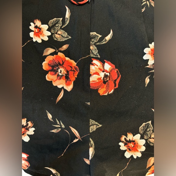 Black Floral Two Piece Skort Set 🌺 - Picture 3 of 6